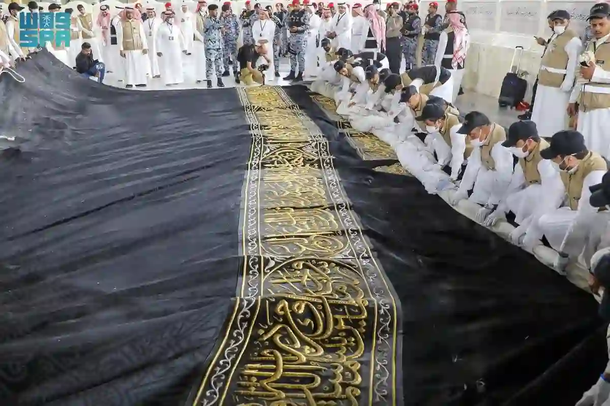 تغيير شكل كسوة الكعبة الجديدة والفرق بين الكسوة القديمة والجديدة صور وفيديو 